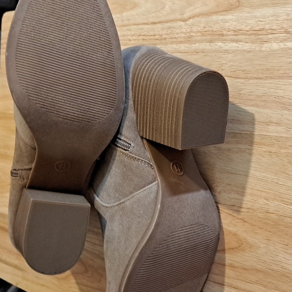 Universal Thread Catlin Womens' Ankle Suede Bootie, Taupe, 11 - Picture 4 of 4